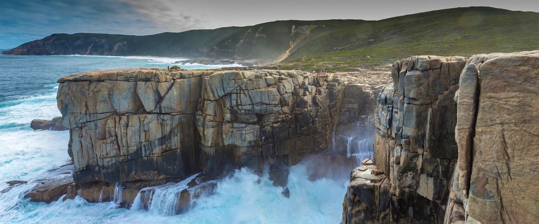 natural bridge in the torndirrup national park