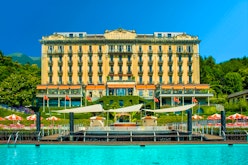 Escape to this iconic luxury hotel perched on the edge of Lake Como<place>Grand Hotel Tremezzo</place><fomo>114</fomo>