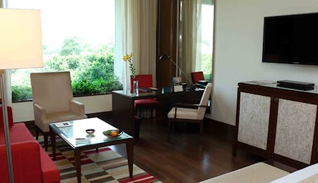 luxury room at the oberoi gurgaon