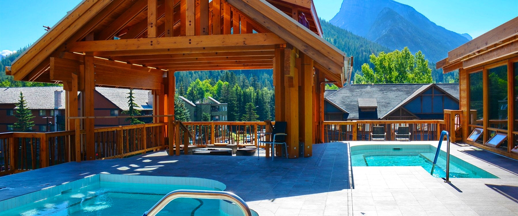 Rooftop Hot Pool At Moose Hotel & Suites