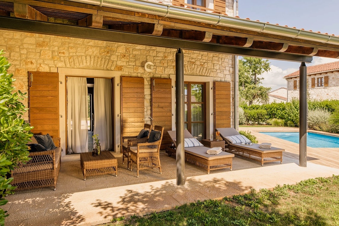 Exterior One Bedroom Residence with Pool