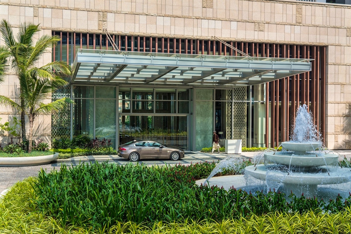 Hotel Entrance, Shangri-la Hotel, Colombo, Sri Lanka