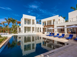 Cerulean Villa & Private Spa image 1