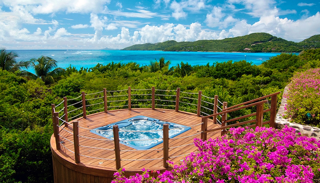 Jacuzzi Overlooking the Sea at Big Blue Ocean, Canouan 