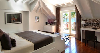 Rockstar & Nina at Eden Rock image 3