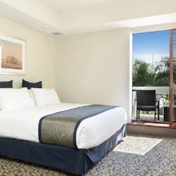 Deluxe king bedroom at SKYCITY Darwin