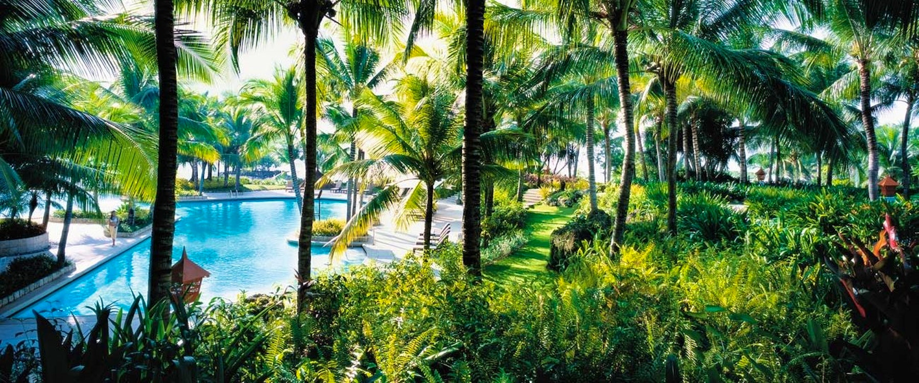 Swimming pool at Shangri-La’s Mactan Resort & Spa