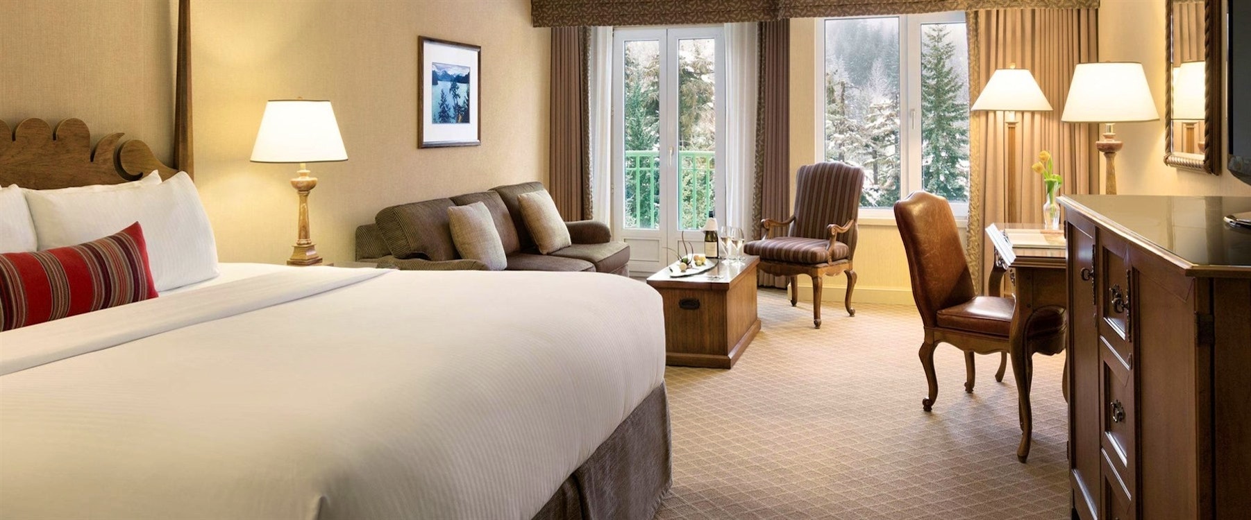 Deluxe Slopeside Room