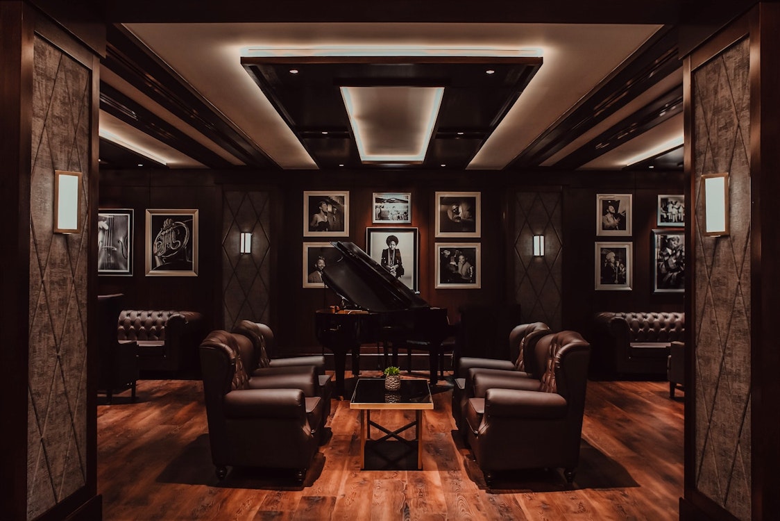 Al Maha Jazz Lounge at Al Bustan Palace, A Ritz-Carlton Hotel