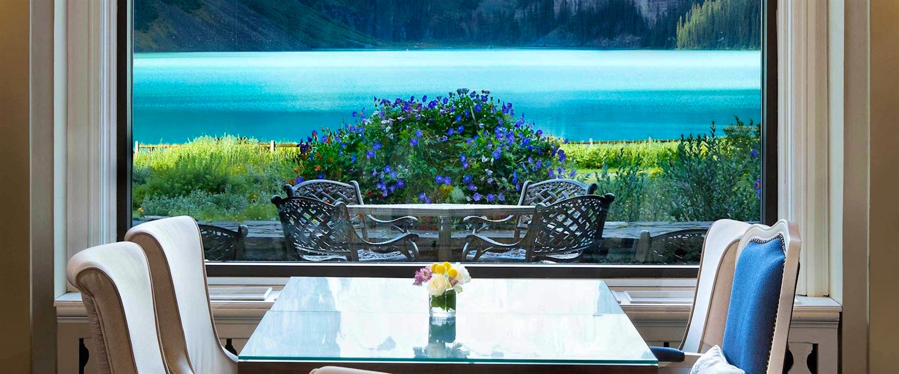 Lakeview Lounge at Fairmont Chateau Lake Louise, Alberta 