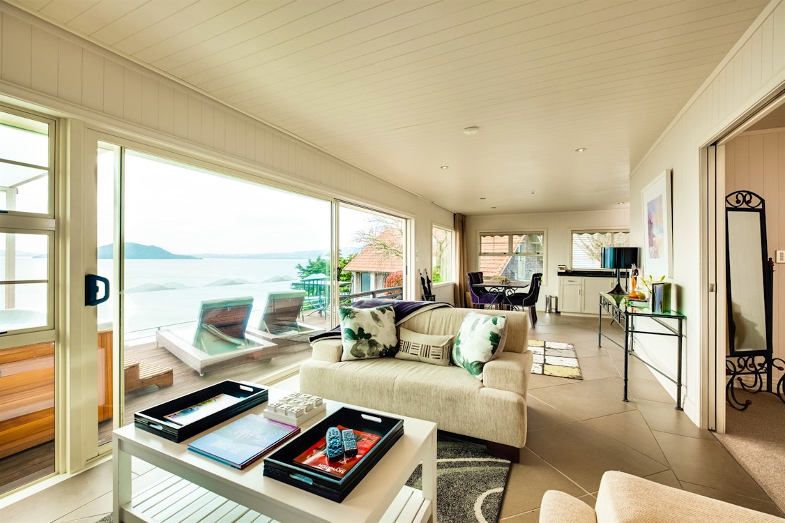 lake cottage suite - room 9 at on the point rotoura north island new zealand 