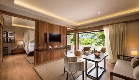 Lagoon-view Suite and Villa