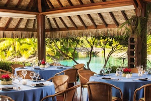 Fare Hoa Beach Bar and Grill