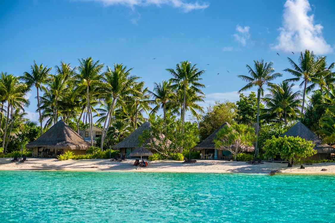 beach bungalows at intercontinental bora bora le moana resort bora bora french polynesia