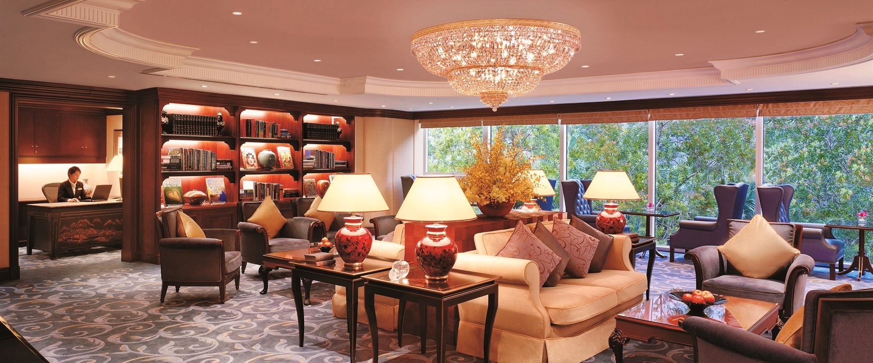 Business centre lounge at Island Shangri La, Hong Kong