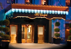 entrance at the carlyle a rosewood hotel
