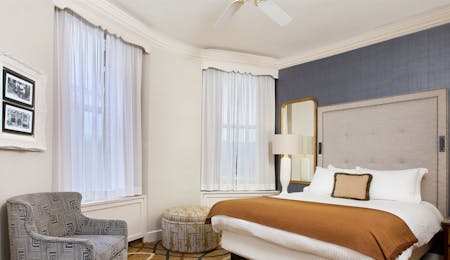 classic queen room