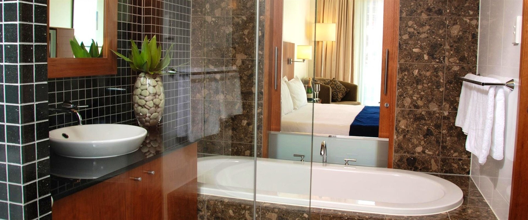 Classic Room with Bath at Majestic Roof Garden Hotel, Adelaide