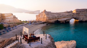 Experience this impressive resort in Oman with its own private beach and infinity pool<place>Shangri-La Al Husn, Muscat</place><fomo>45</fomo>