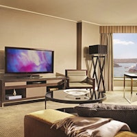 club full harbour suite 