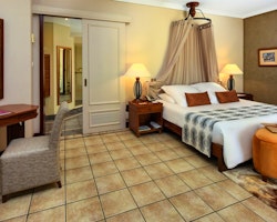 club senior suites beachfront