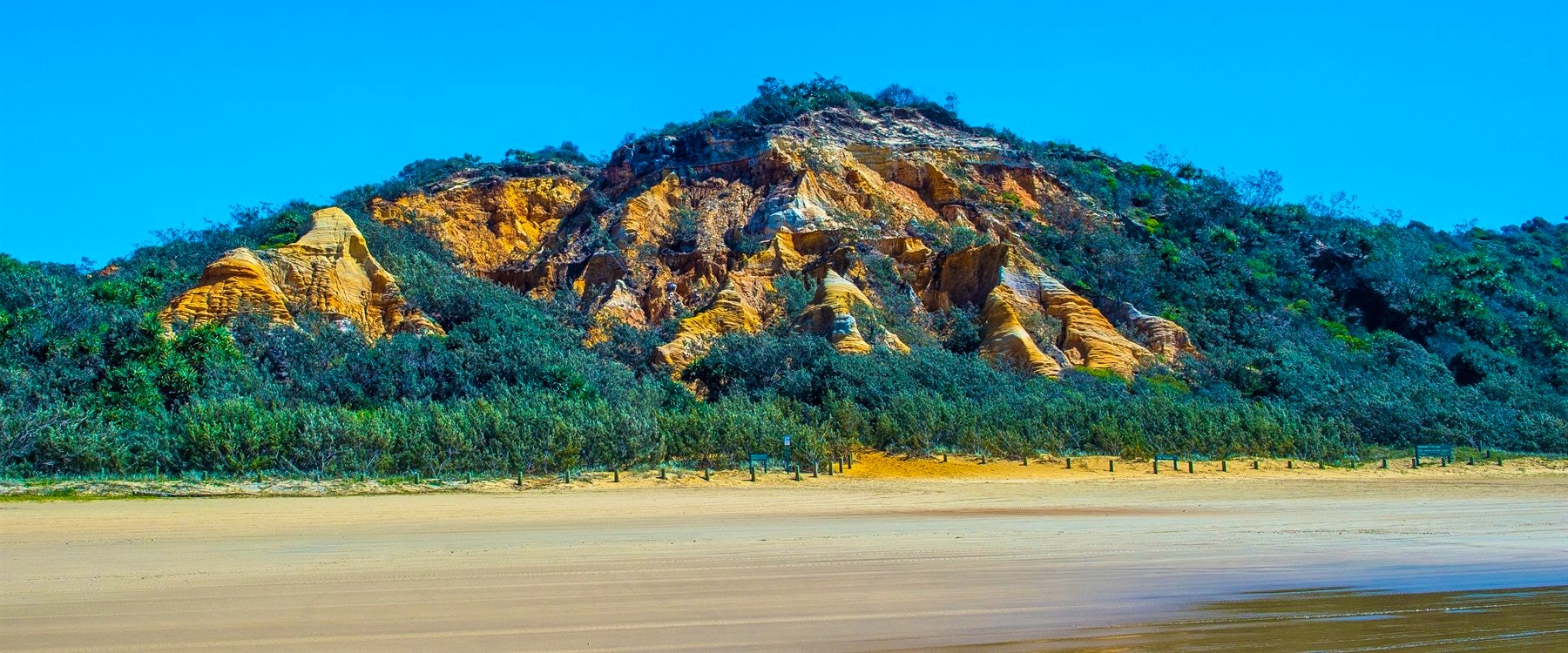 Coloured sands, Kingfisher Bay Resort, Fraser Island 'Fraser Explorer Tours - Fraser Island'