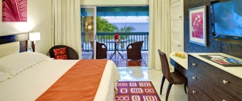 Crystal Cove by Elegant Hotels image 3