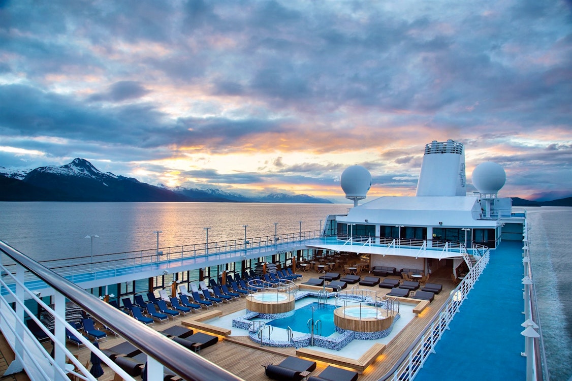 oceania regatta pool deck