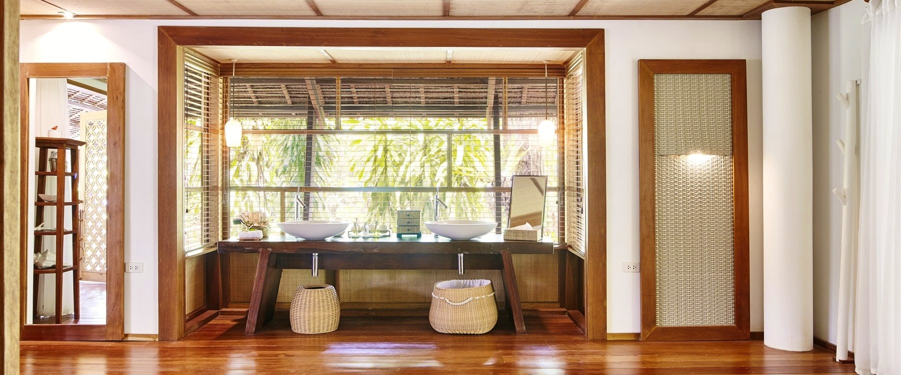 deluxe bathroom at Nay Palad Hideaway, Siargoa