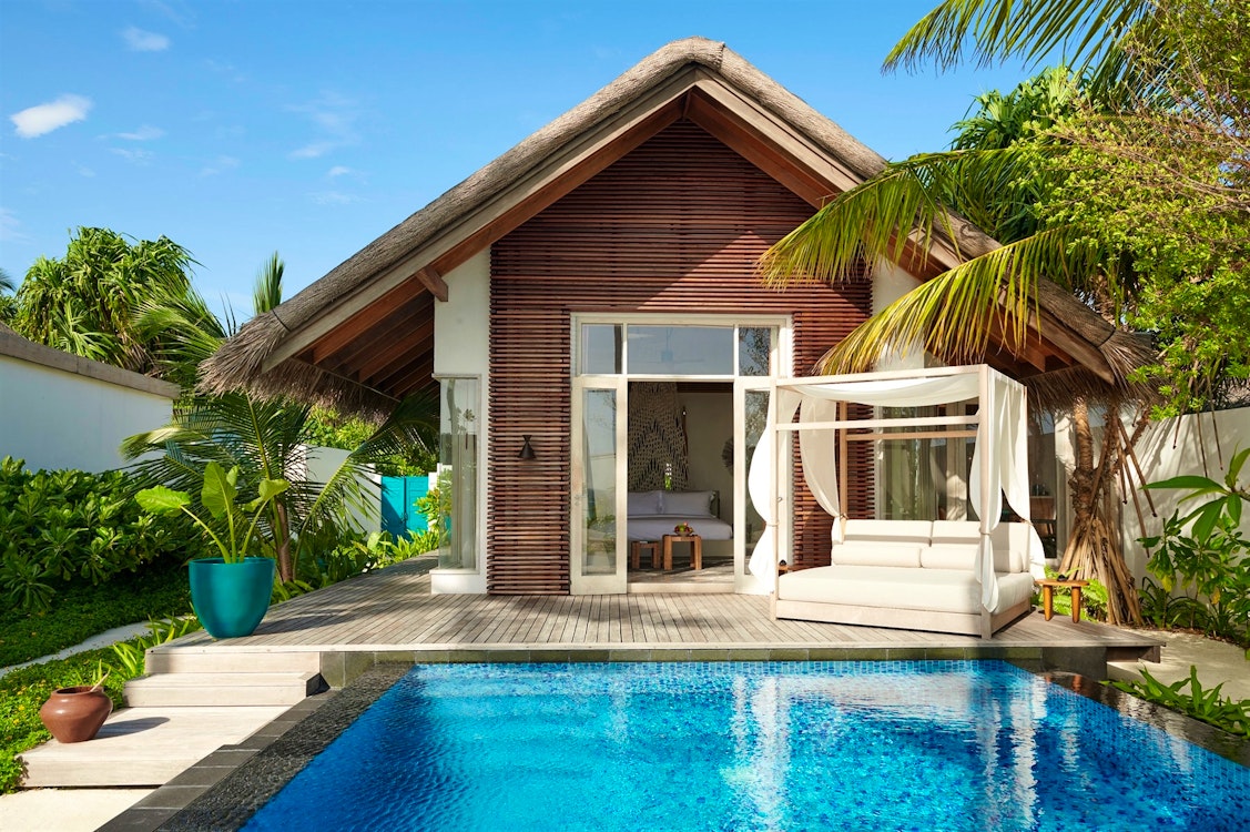 Deluxe Beach Sunrise Villa