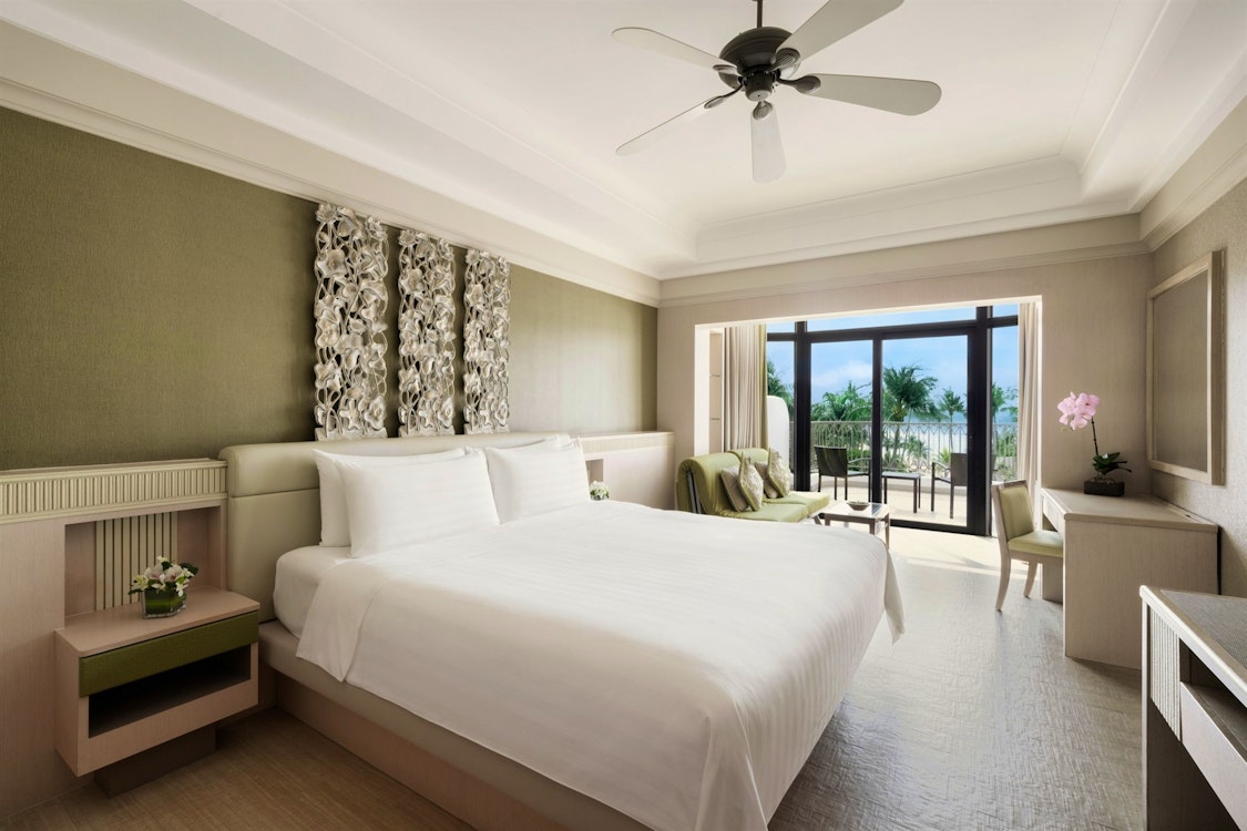 Deluxe Pool View Room