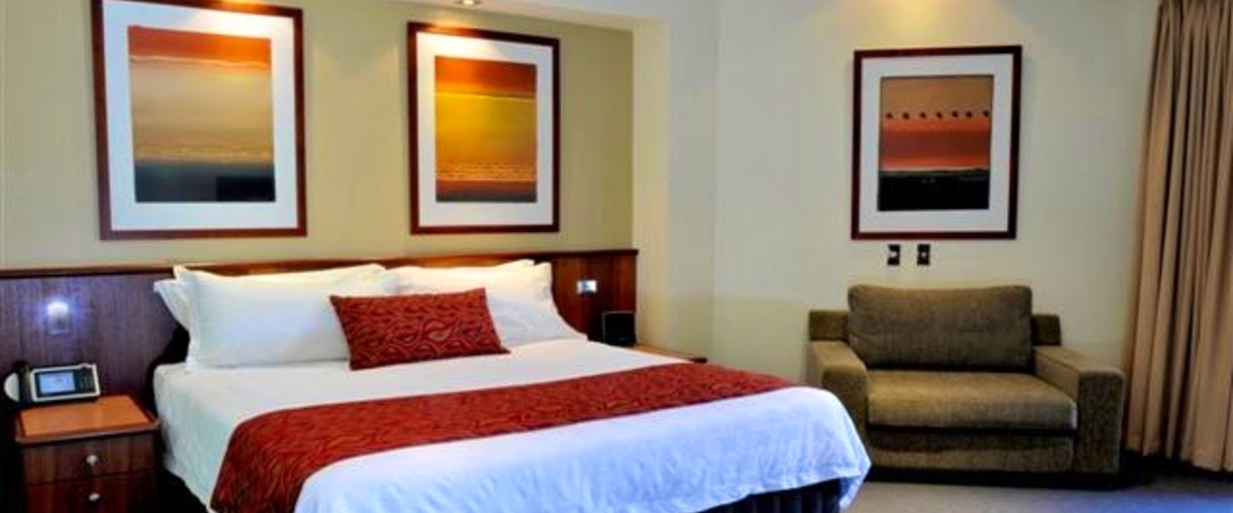 Deluxe suite at Crowne Plaza Alice Springs Lasseters, Australia