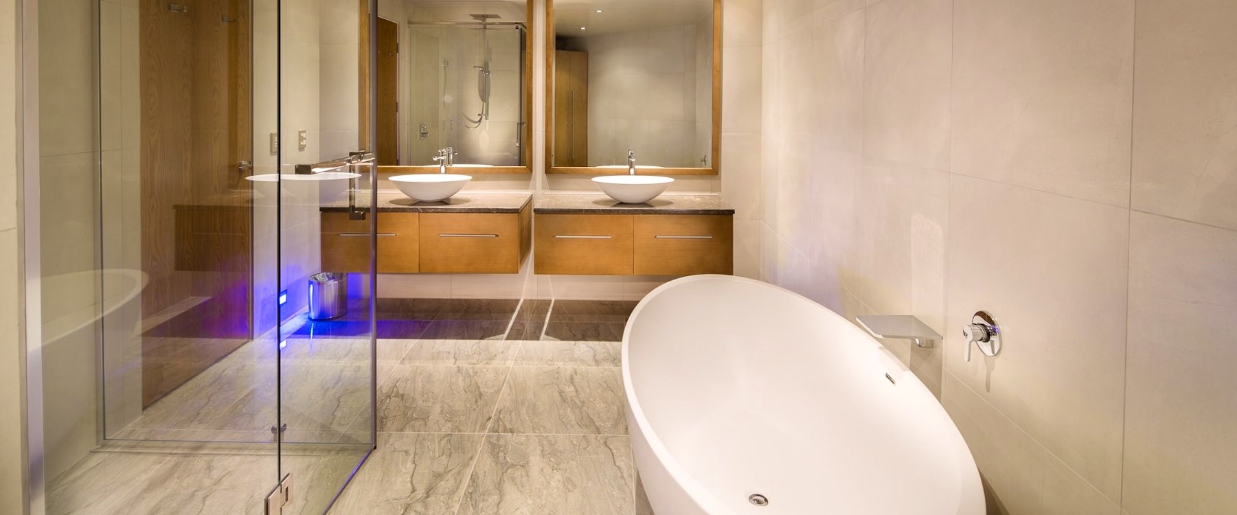 Executive studio bathroom at Distinction Dunedin