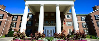 Queen’s Landing by Vintage Hotels image 1