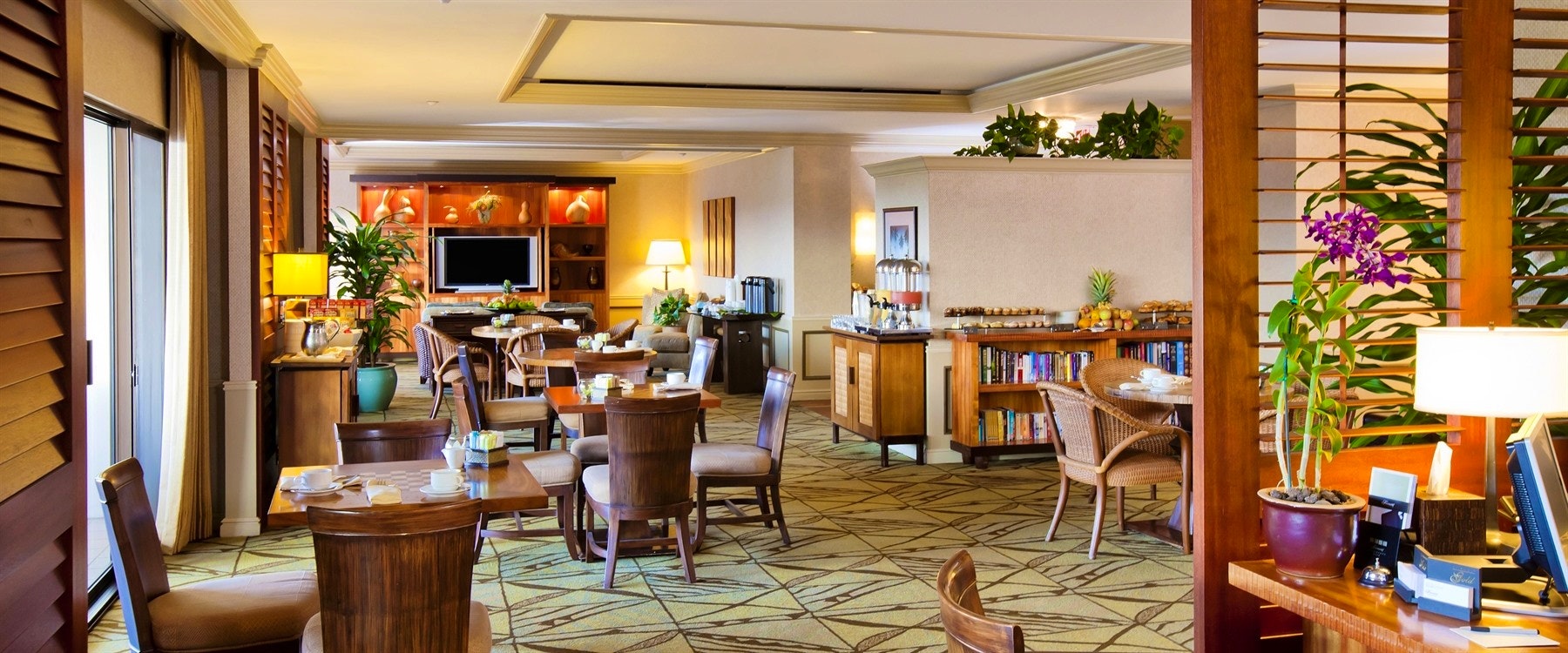 Fairmont Gold Lounge at Fairmont Orchid, Hawaii
