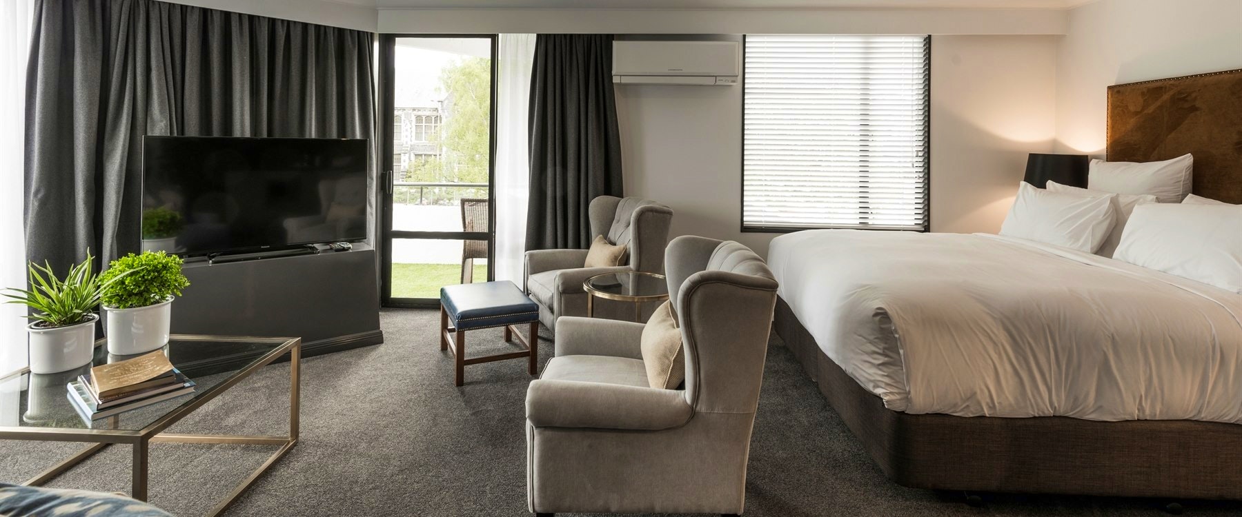 Family Suite Lounge and Bed at Hotel Montreal, Christchurch