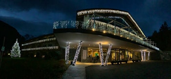 Grand Hotel Courmayeur Mont Blanc, Festive Exterior 