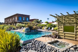 pool at hapuku lodge tree houses kaikoura