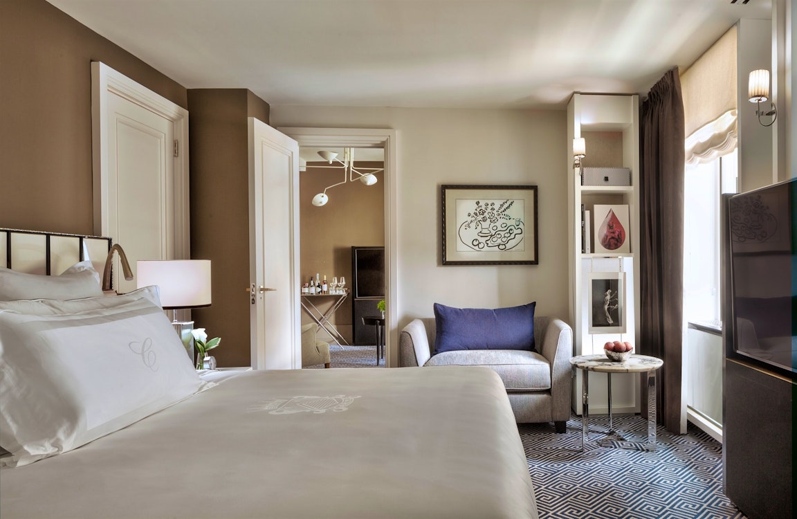 superior suite bedroom at the carlyle a rosewood hotel