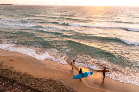 Ikos Kissamos | Surfing on the Bay