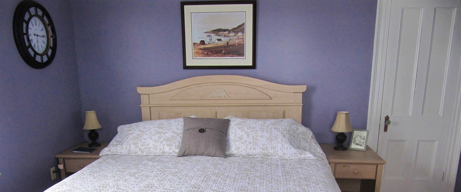 Deluxe King Room at at Harbour Lights Inn, Canada