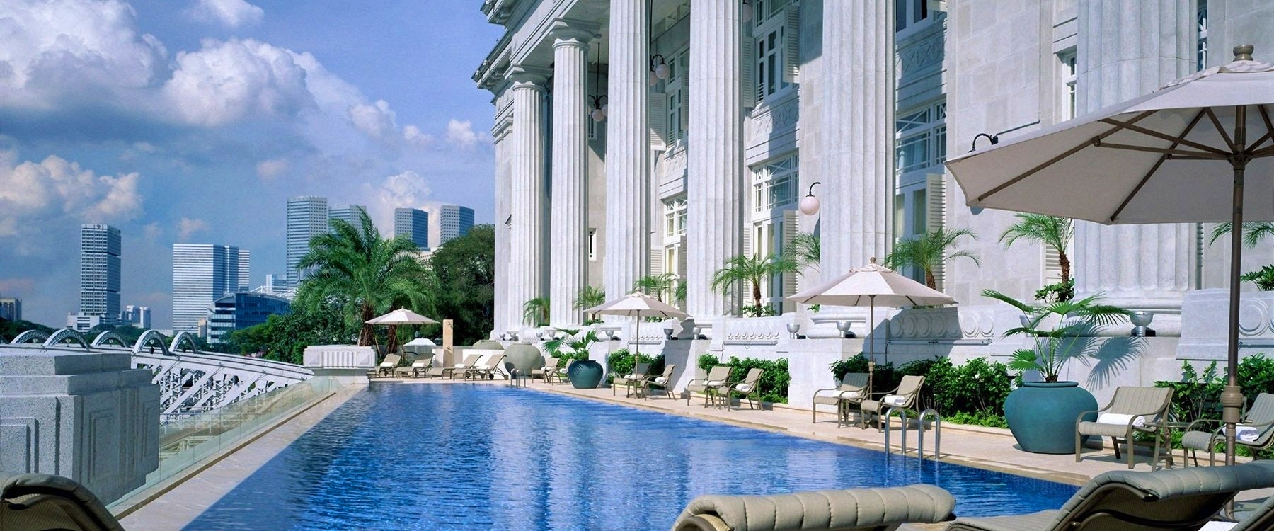 Infinity pool at The Fullerton Singapore