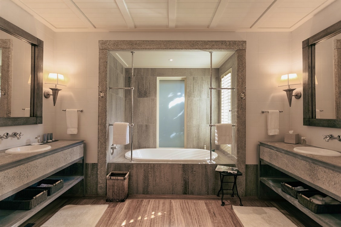grand ocean view suite bathroom at rosewood kauri cliffs bay of islands new zealand 