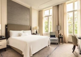 King Grand Premier Room