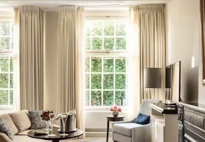 King Grand Premier – Canal view