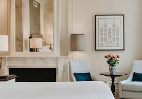 King One Bedroom Suite – Canal view