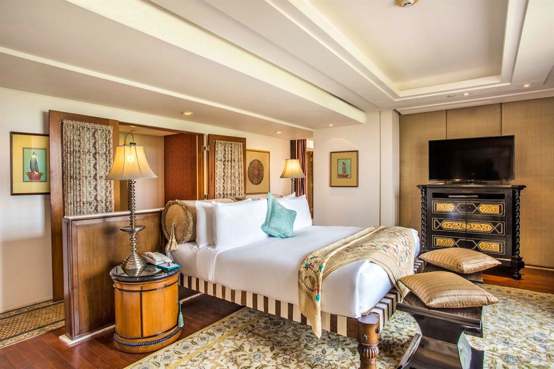 kohinoor suite bedroom at the oberoi amarvillas agra