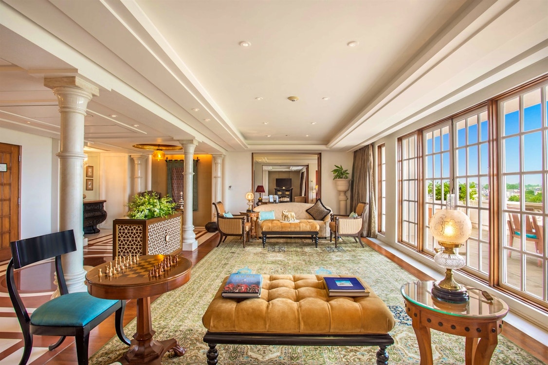 kohinoor suite living room at the oberoi amarvillas agra