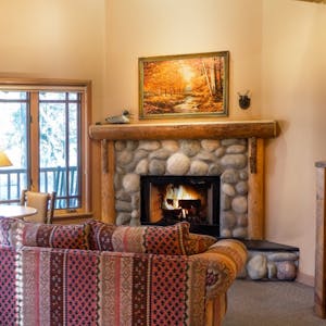King Fireplace River Cabin