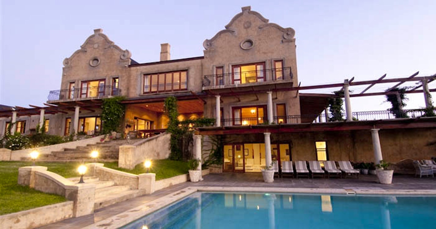 Exterior and Pool at Kurland Hotel